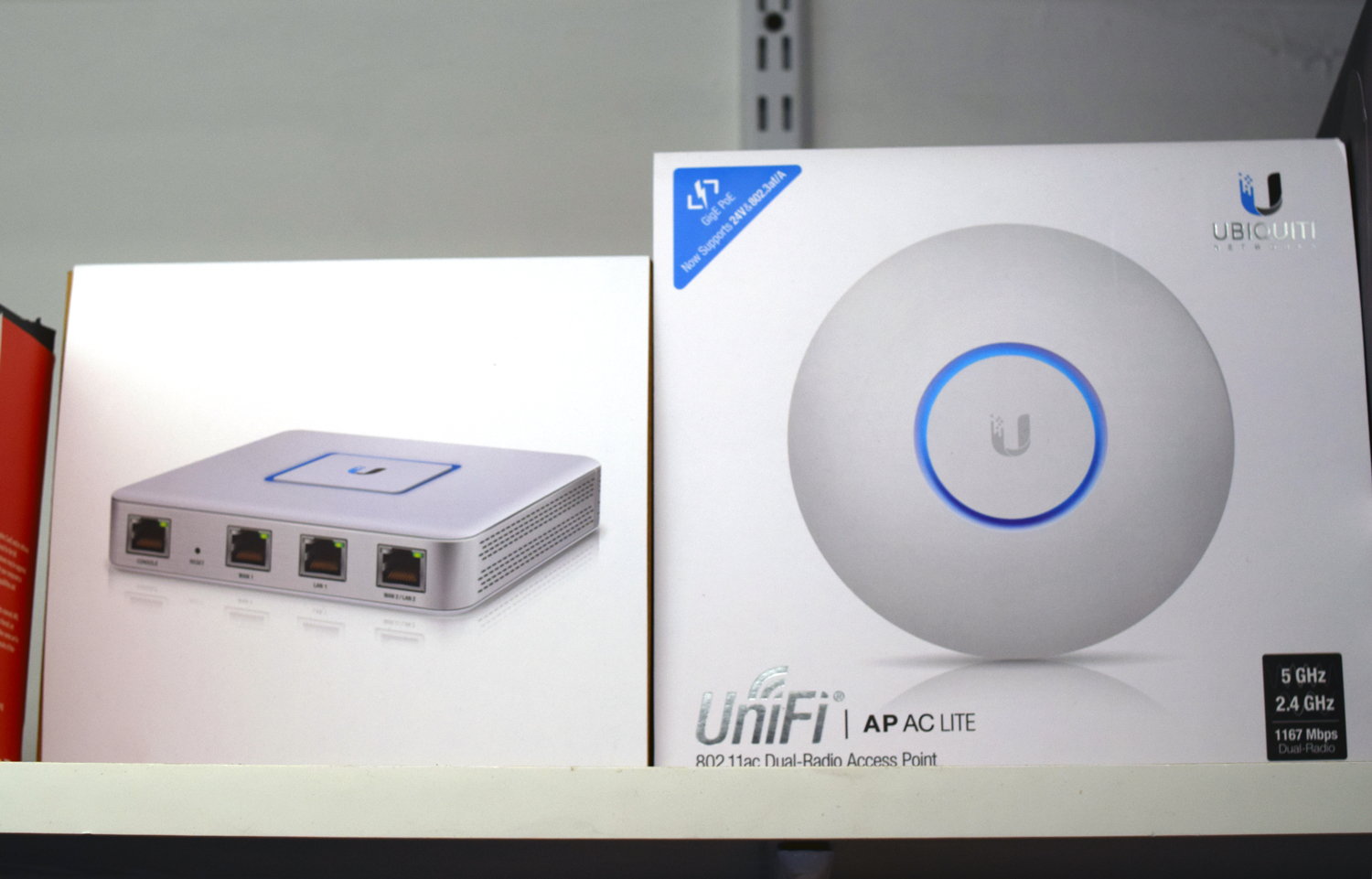 WiFi-tukiasemien ja palomuurien asennus ja konfigurointi